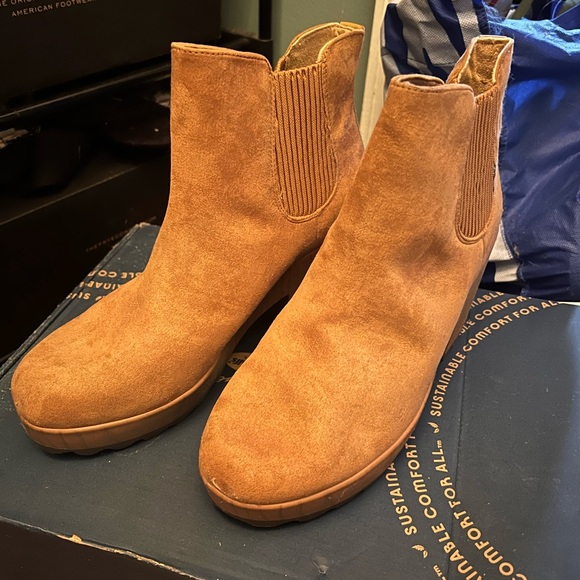 New in Box Dr. Scholl Walkaway Comfort Chelsea Boot - Picture 2 of 8